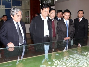 PM Vietnam Nguyen Tan Dung telah melakukan kunjungan kerja di Zona Teknologi Tinggi Hoa Lac.